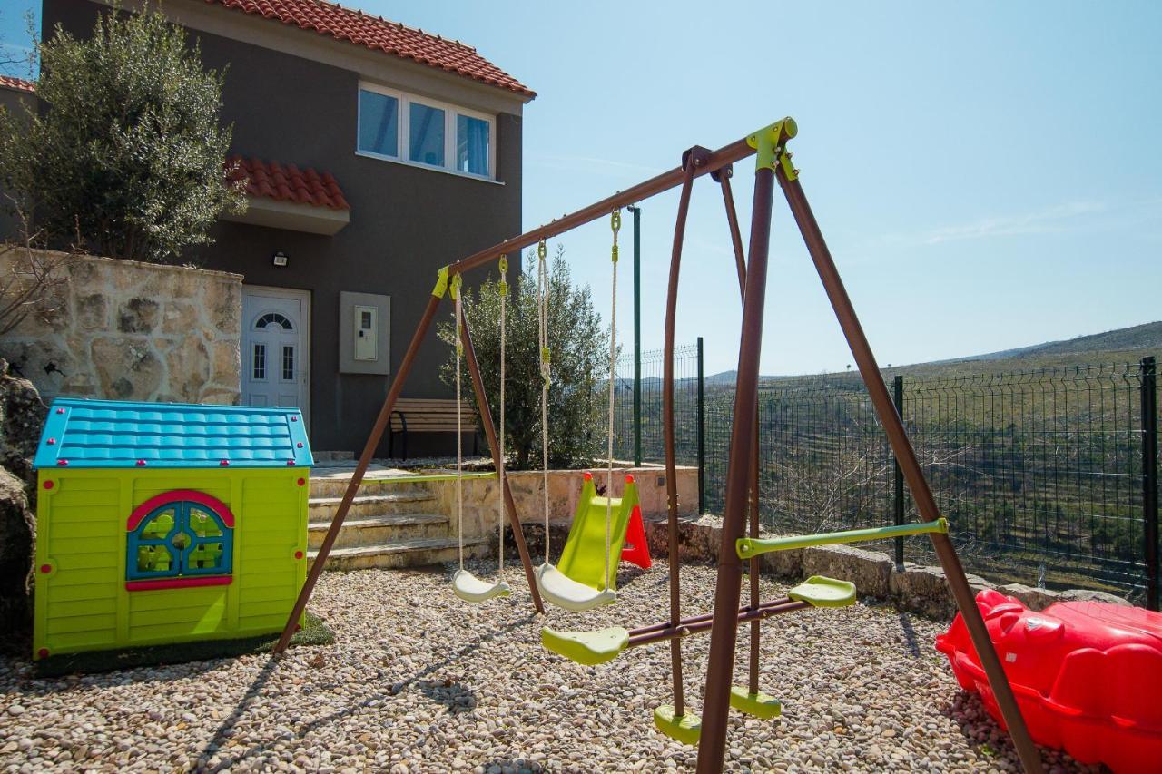 Holiday Home Moliva Donje Sitno Екстер'єр фото