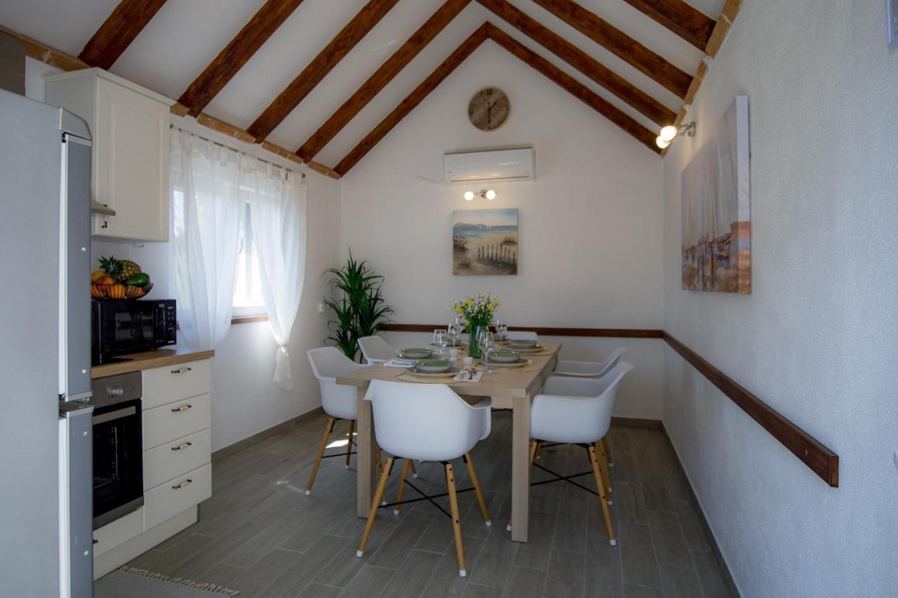 Holiday Home Moliva Donje Sitno Екстер'єр фото