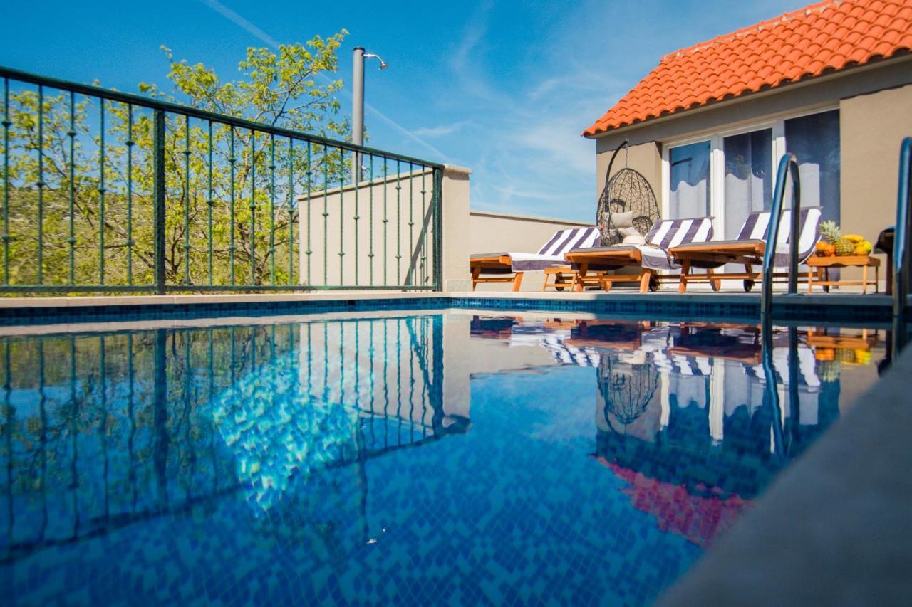 Holiday Home Moliva Donje Sitno Екстер'єр фото