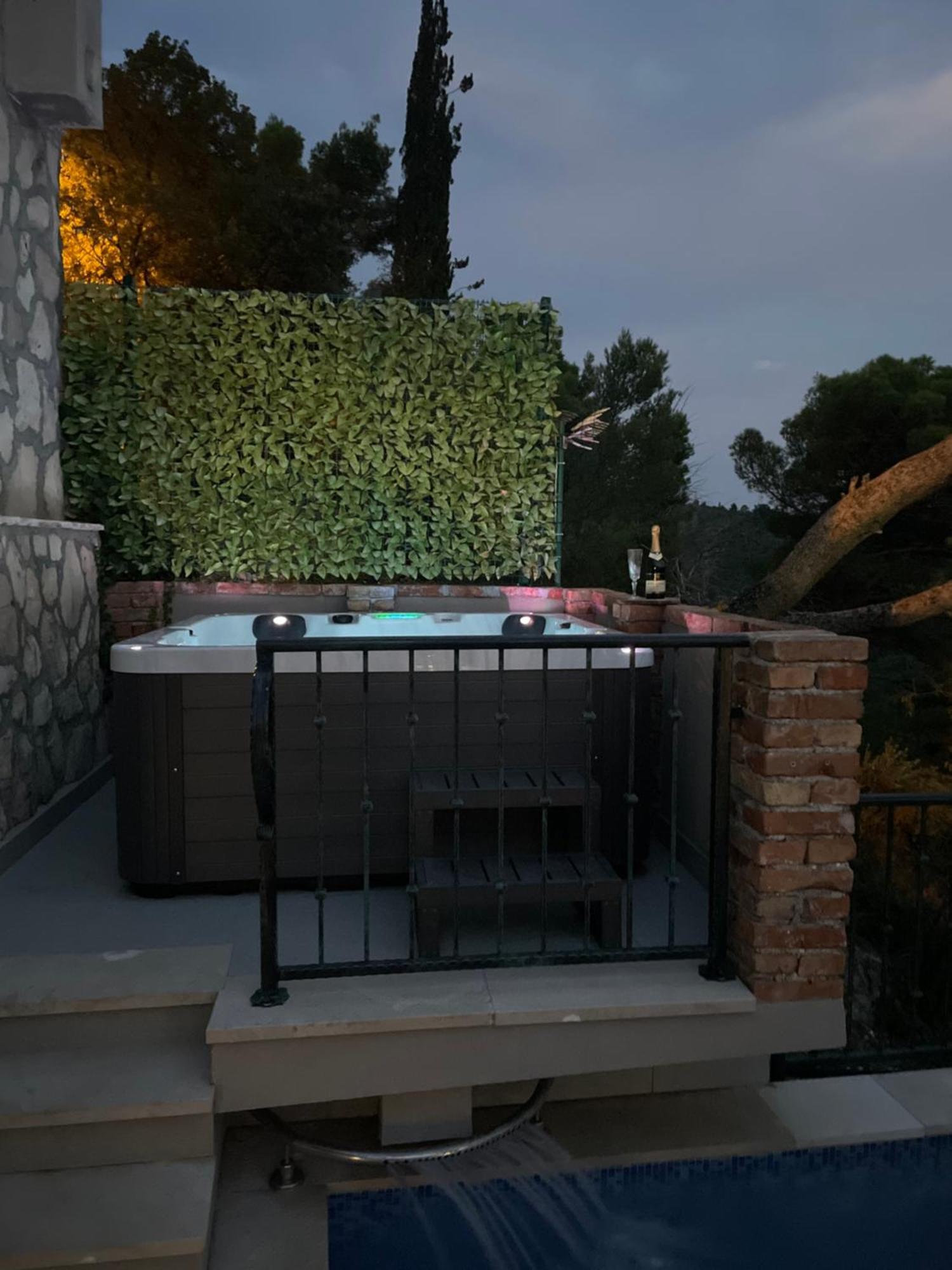 Holiday Home Moliva Donje Sitno Екстер'єр фото